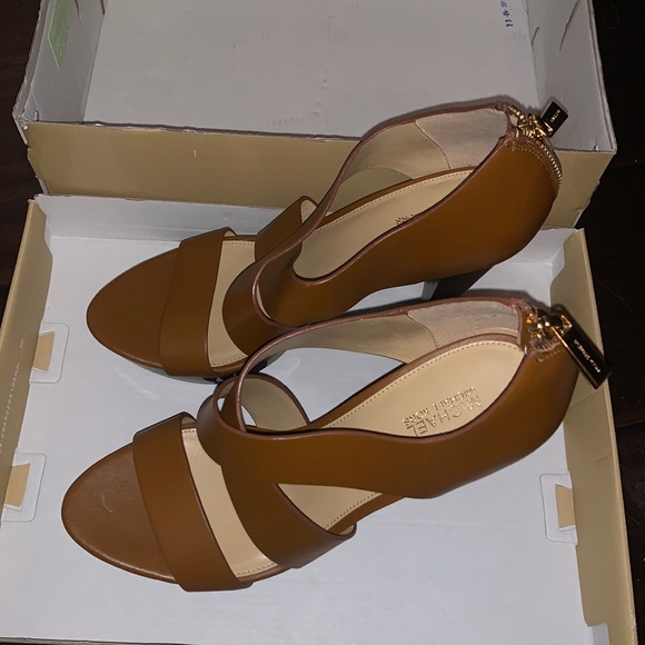 Michael Kors Brown heels brand new comes with box - Picture 1 of 4